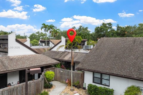 Condo in Miami, Florida, 2 bedrooms  № 2077946 - photo 2