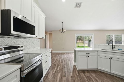 House in Spring Hill, Florida 4 bedrooms, 207.73 sq.m. № 2223100 - photo 6