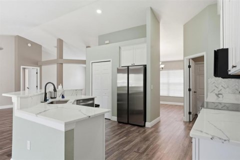 House in Spring Hill, Florida 4 bedrooms, 207.73 sq.m. № 2223100 - photo 4