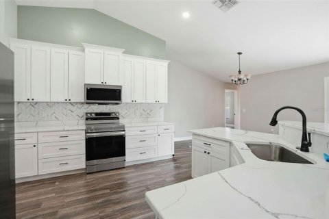 House in Spring Hill, Florida 4 bedrooms, 207.73 sq.m. № 2223100 - photo 3