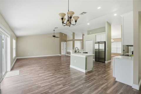 House in Spring Hill, Florida 4 bedrooms, 207.73 sq.m. № 2223100 - photo 30