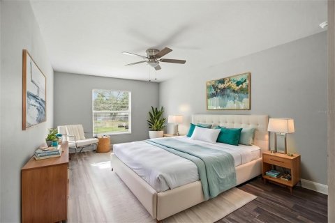 House in Spring Hill, Florida 4 bedrooms, 207.73 sq.m. № 2223100 - photo 16