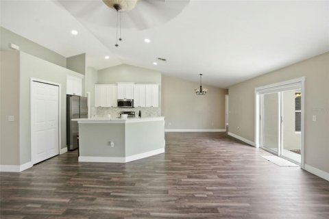 House in Spring Hill, Florida 4 bedrooms, 207.73 sq.m. № 2223100 - photo 23