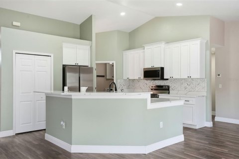 House in Spring Hill, Florida 4 bedrooms, 207.73 sq.m. № 2223100 - photo 27