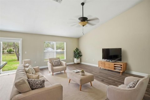 House in Spring Hill, Florida 4 bedrooms, 207.73 sq.m. № 2223100 - photo 11