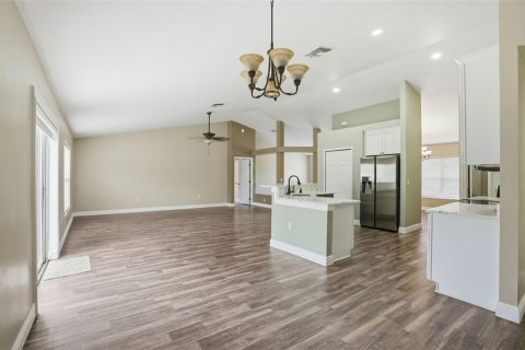 House in Spring Hill, Florida 4 bedrooms, 207.73 sq.m. № 2223100 - photo 29