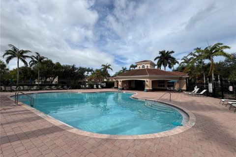 Townhouse in Fort Myers, Florida 3 bedrooms, 158.58 sq.m. № 2379328 - photo 3