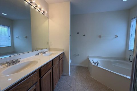 Townhouse in Fort Myers, Florida 3 bedrooms, 158.58 sq.m. № 2379328 - photo 17