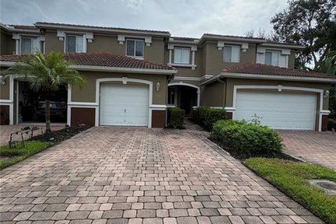 Townhouse in Fort Myers, Florida 3 bedrooms, 158.58 sq.m. № 2379328