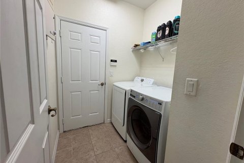 Townhouse in Fort Myers, Florida 3 bedrooms, 158.58 sq.m. № 2379328 - photo 25