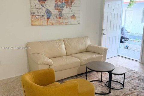 House in Miami Beach, Florida 1 bedroom, 784.65 sq.m. № 2063581