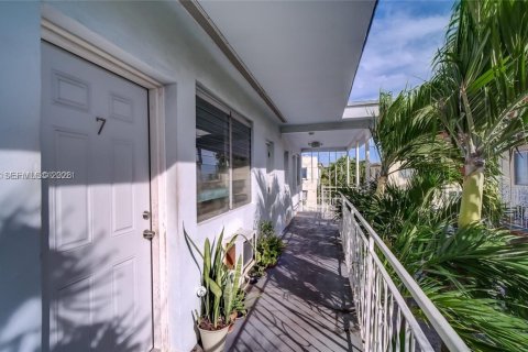 House in Miami Beach, Florida 1 bedroom, 784.65 sq.m. № 2063581 - photo 11