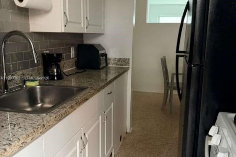 House in Miami Beach, Florida 1 bedroom, 784.65 sq.m. № 2063581 - photo 2