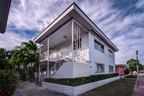 House in Miami Beach, Florida 1 bedroom, 784.65 sq.m. № 2063581 - photo 13