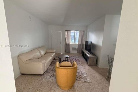 House in Miami Beach, Florida 1 bedroom, 784.65 sq.m. № 2063581 - photo 3