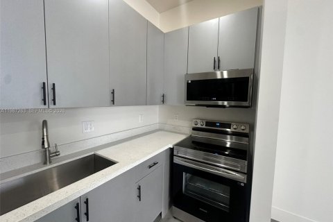 Casa en alquiler en Miami, Florida, 3 dormitorios, 102.19 m2 № 2173370 - foto 21