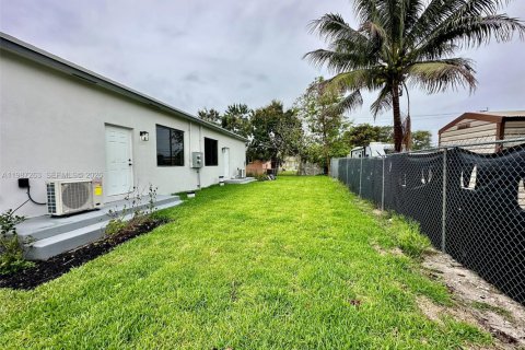 Casa en alquiler en Miami, Florida, 3 dormitorios, 102.19 m2 № 2173370 - foto 3