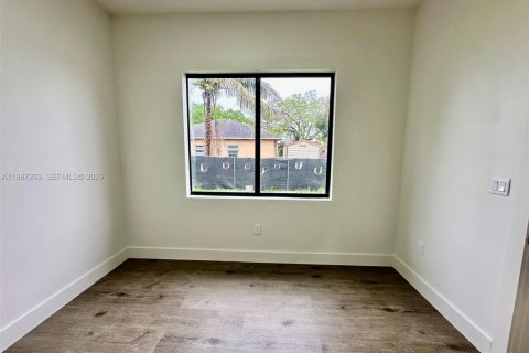 Casa en alquiler en Miami, Florida, 3 dormitorios, 102.19 m2 № 2173370 - foto 7