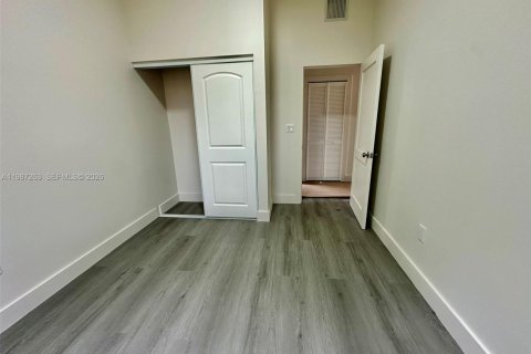 Casa en alquiler en Miami, Florida, 3 dormitorios, 102.19 m2 № 2173370 - foto 9
