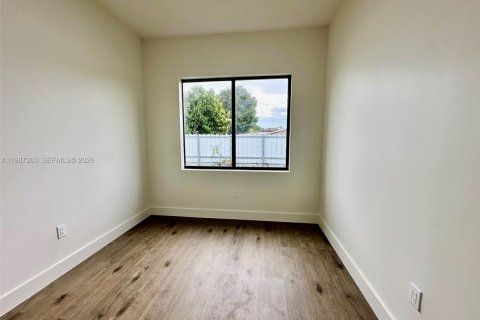 Casa en alquiler en Miami, Florida, 3 dormitorios, 102.19 m2 № 2173370 - foto 6