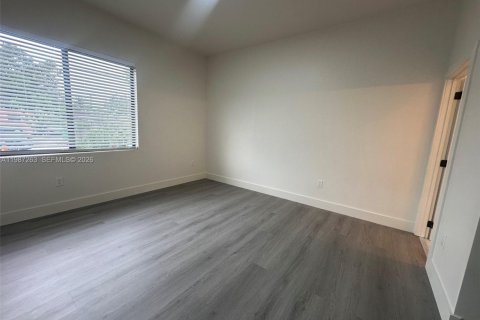 Casa en alquiler en Miami, Florida, 3 dormitorios, 102.19 m2 № 2173370 - foto 18