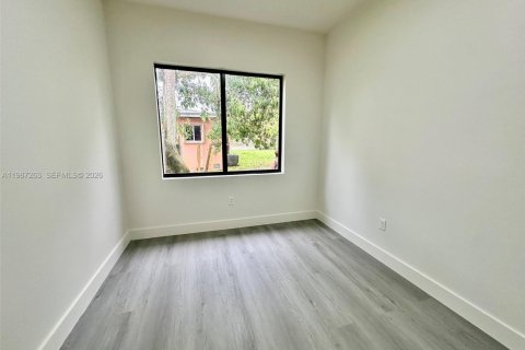 Casa en alquiler en Miami, Florida, 3 dormitorios, 102.19 m2 № 2173370 - foto 10