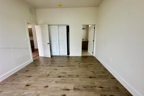 Casa en alquiler en Miami, Florida, 3 dormitorios, 102.19 m2 № 2173370 - foto 5