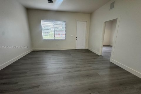 Casa en alquiler en Miami, Florida, 3 dormitorios, 102.19 m2 № 2173370 - foto 19