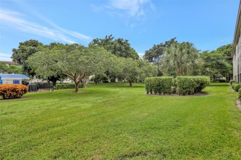 Copropriété à vendre à Coconut Creek, Floride: 1 chambre, 74.14 m2 № 1684240 - photo 18