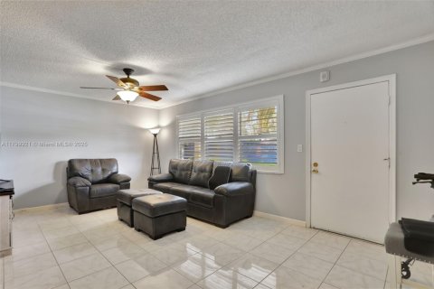 Copropriété à vendre à Coconut Creek, Floride: 1 chambre, 74.14 m2 № 1684240 - photo 3