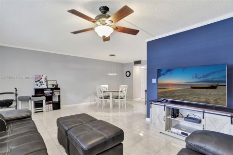 Copropriété à vendre à Coconut Creek, Floride: 1 chambre, 74.14 m2 № 1684240 - photo 2