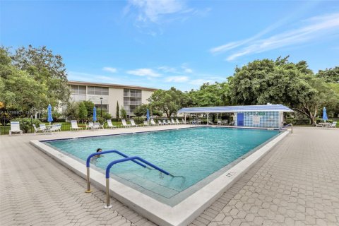 Copropriété à vendre à Coconut Creek, Floride: 1 chambre, 74.14 m2 № 1684240 - photo 19