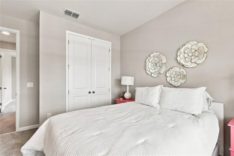 House in Apopka, Florida 5 bedrooms, 289.86 sq.m. № 2140343 - photo 23