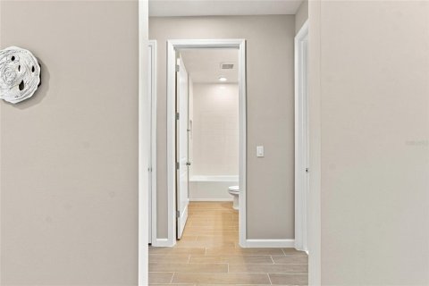 House in Apopka, Florida 5 bedrooms, 289.86 sq.m. № 2140343 - photo 24