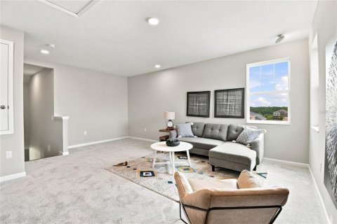 House in Apopka, Florida 5 bedrooms, 289.86 sq.m. № 2140343 - photo 30
