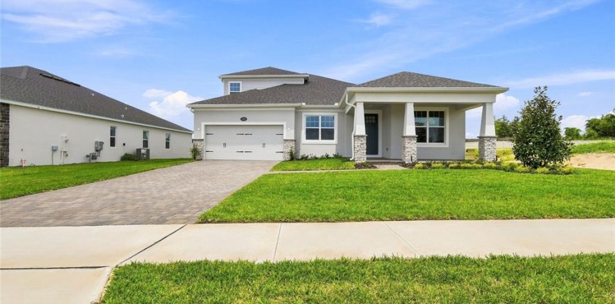 House in Apopka, Florida 5 bedrooms, 289.86 sq.m. № 2140343