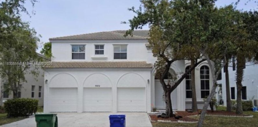 House in Miramar, Florida 6 bedrooms, 337.05 sq.m. № 1934696