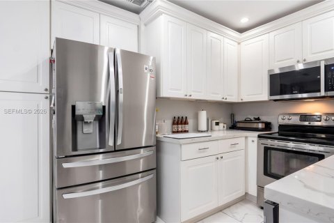 Villa ou maison à vendre à Fort Lauderdale, Floride: 3 chambres, 165.37 m2 № 1995690 - photo 4