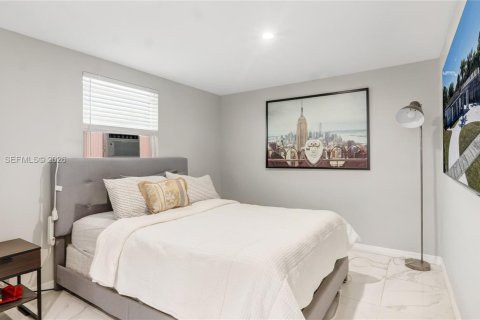 Villa ou maison à vendre à Fort Lauderdale, Floride: 3 chambres, 165.37 m2 № 1995690 - photo 12