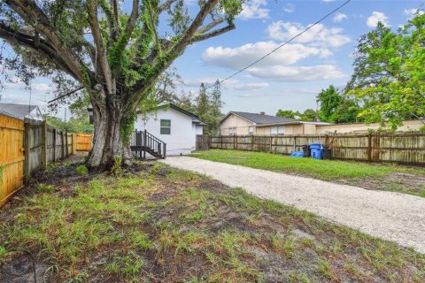 House in Saint Petersburg, Florida 3 bedrooms, 105.44 sq.m. № 1847952 - photo 2