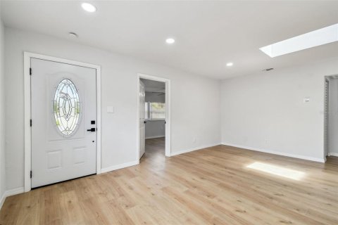 House in Saint Petersburg, Florida 3 bedrooms, 105.44 sq.m. № 1847952 - photo 6