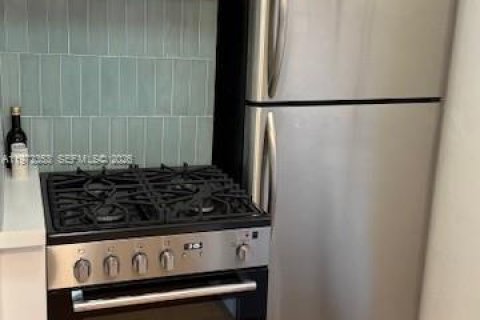 Condo in Miami Beach, Florida, 1 bedroom  № 2042326 - photo 12