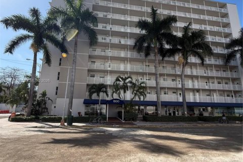 Condo in Miami Beach, Florida, 1 bedroom  № 2042326