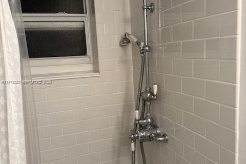 Condo in Miami Beach, Florida, 1 bedroom  № 2042326 - photo 16