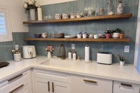 Condo in Miami Beach, Florida, 1 bedroom  № 2042326 - photo 8