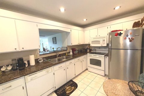 Condo in Belleair Bluffs, Florida, 2 bedrooms  № 1547532 - photo 15