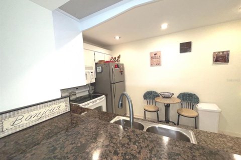 Condo in Belleair Bluffs, Florida, 2 bedrooms  № 1547532 - photo 16