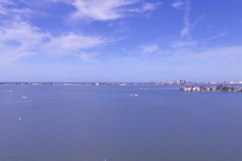 Condo in Belleair Bluffs, Florida, 2 bedrooms  № 1547532 - photo 25