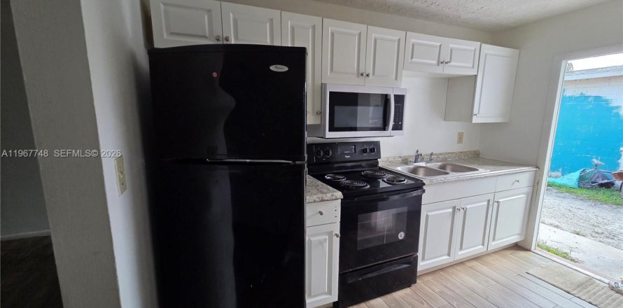 Apartment in St. Lucie, Florida 2 bedrooms, 144.93 sq.m. № 2029748