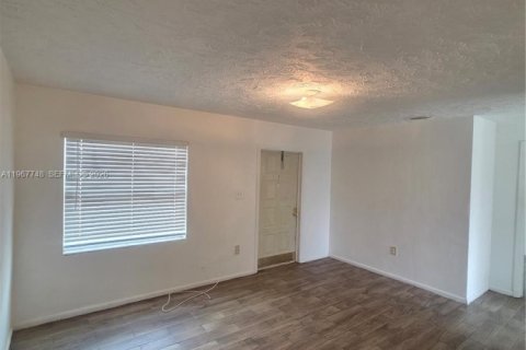 Apartment in St. Lucie, Florida 2 bedrooms, 144.93 sq.m. № 2029748 - photo 8